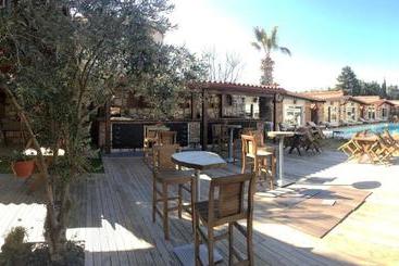 Alaçati Wood Town Butik Otel