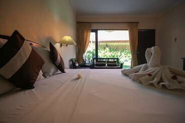 וילות New Sunari Lovina Beach Resort