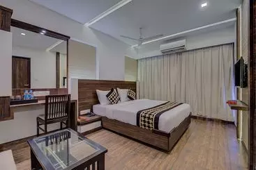 Hotel Edition O 30007 Crown Inn Panvel