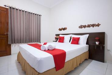 Pension (Hôtel basse catégorie) Reddoorz Near Tugu Pahlawan Surabaya