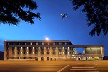 هتل Hilton Garden Inn Bucharest Airport