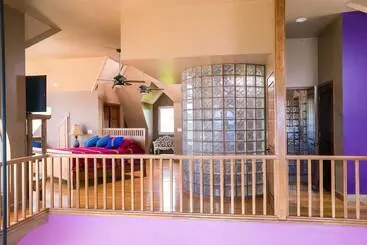 آپارتمان‌های توریست‌ها Yellow Bird