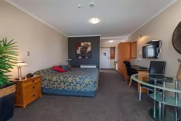 هتل Beachcomber Inn Picton