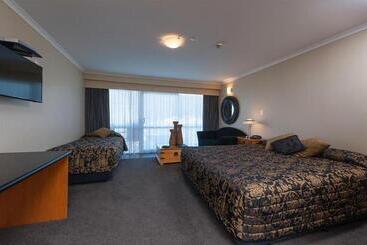 Hotel Beachcomber Inn Picton