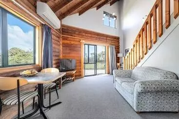 Отель Shining Star Beachfront Accommodation