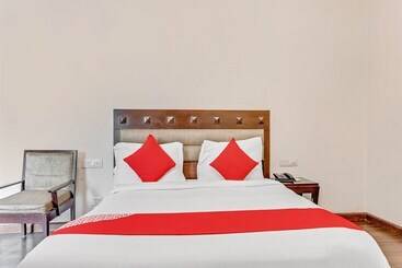 فندق Oyo Flagship 5912 Near Sikanderpur