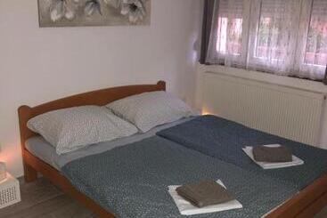 پانسیون Apartmans And Rooms   Slavica