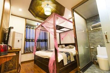 Hostal Tusi Courtyard