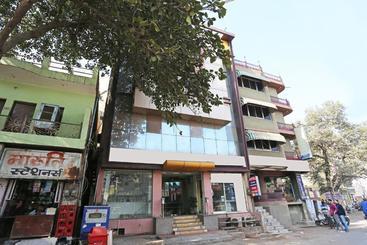 Hotel Golden Square By Oyo Rooms