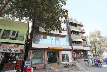 Hotelli Golden Square By Oyo Rooms
