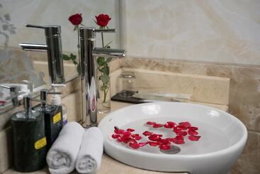 Hostel Hanoi Airport Hotel   Convenient & Friendly