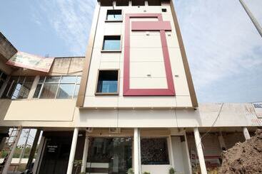 The Sitara Hotel By Oyo Rooms