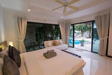 Apartamente turistice Boutique 3br Pool Villa White Cove Rawai