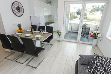 Turistlägenheter Apartments Adria