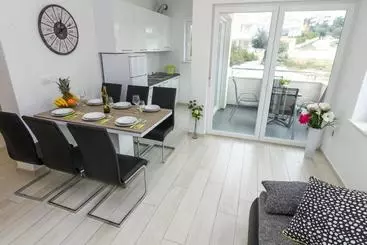 آپارتمان‌های توریست‌ها Apartments Adria