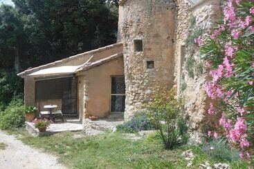 茅舍 Domaine De Pierravon. Chambres D Hôtes