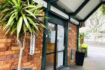 فندق Tudor Court Motor Lodge