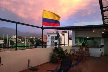 هتل Bacano Hostel