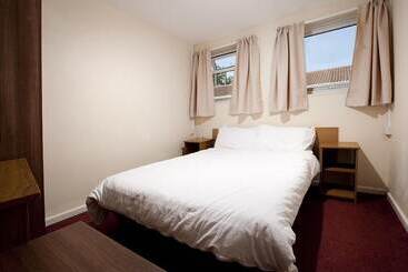 בית מלון כפרי Sandy Glade Holiday Park