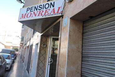 ペンション Hostal Monreal