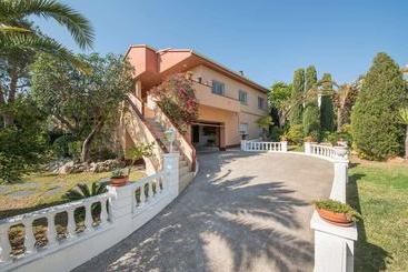 Apartamentos turísticos Villa Amparo