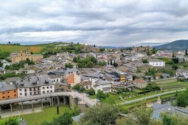 Hostal Restaurante La Charola