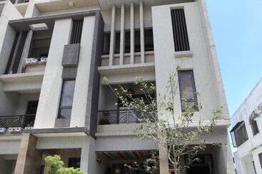 Bear Forest Retro B&b