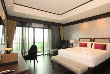 هتل I Calm Resort Cha Am