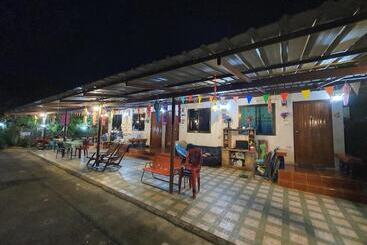 پانسیون Bunrapee House