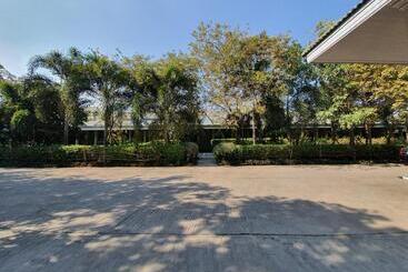 בית מלון כפרי Pearl Resort And