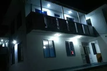 ホテル Uroa White House Inn