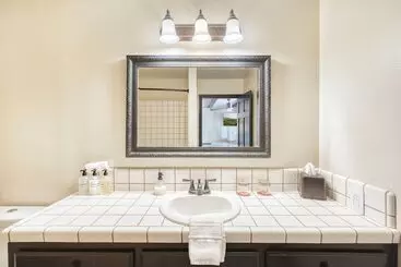 Hostelli Europa Village Wineries And Resort