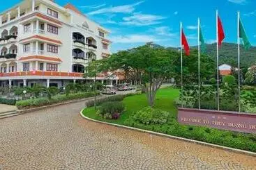 Tran Chau Beach & Resort