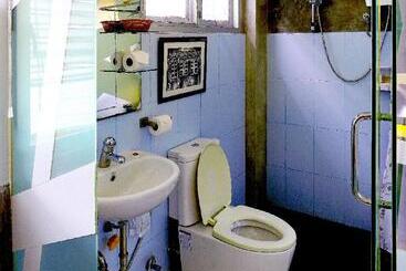 בית מלון כפרי Phuket Paradiso