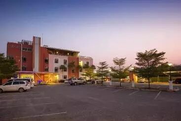 Hotelli Tharakiree Place