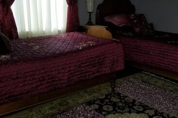 تختخواب و صبحانه The Peach House