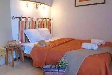 Hotel Vvf Luberon Provence, Murs