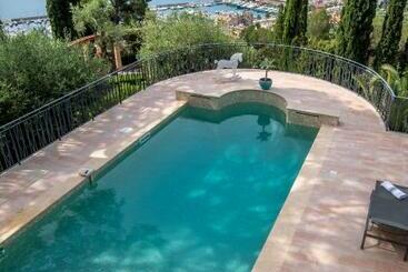 ツーリストアパートメント Villa Philae