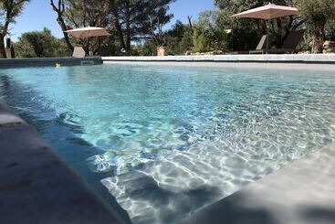 مبيت وإفطار Mas La Chêneraie Lourmarin Au Calme, à 10 Mn Du Centre Ville à Pied