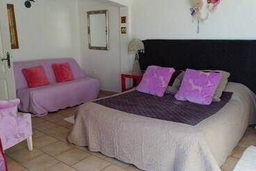 Bed and Breakfast Mavilla Akwaba