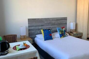 ホテル Hôtel Restaurant La Plage