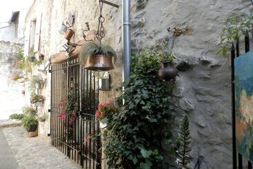 تختخواب و صبحانه Chambres D'hôtes Atelier Du Château