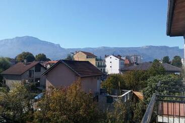 住宿加早餐  Le Portail Rouge