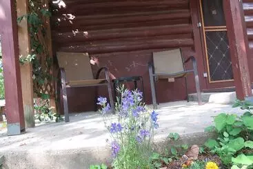 一軒屋 Tall Pines Inn
