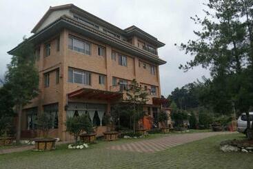 تختخواب و صبحانه 溪頭老爺山莊xitou Royal Villa