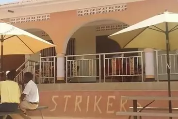 هتل Strikers
