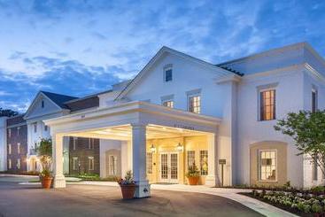 Hotel Patrick Henry Square By Kees Vacations