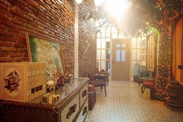 پانسیون Hide And Seek Boutique Hometel