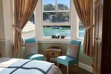 פנסיון The Warwick