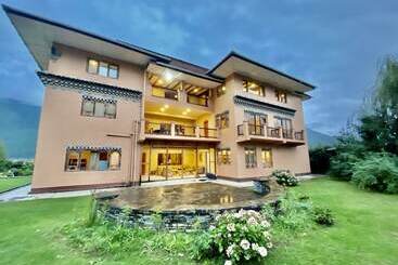 هتل Taktsang Village Resort